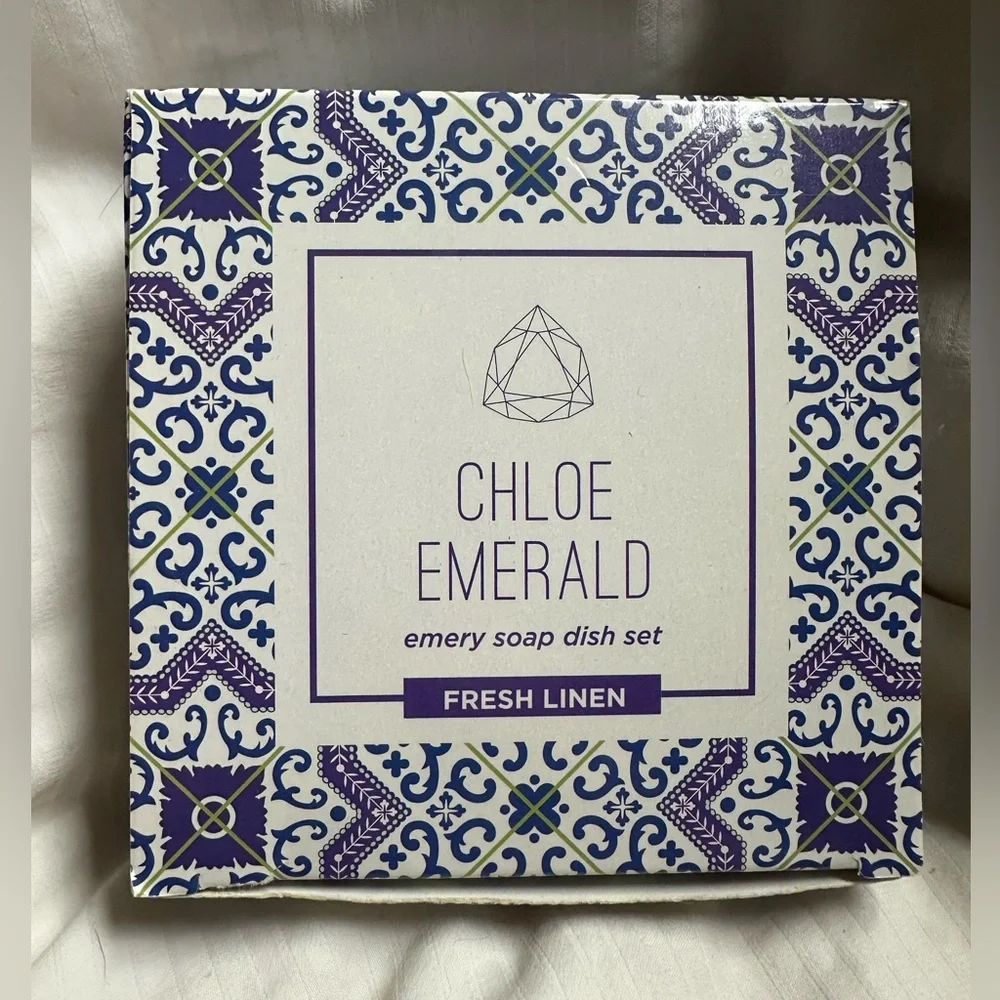 New in box. Chloe Emerald Emery Soap Dish‎ Set